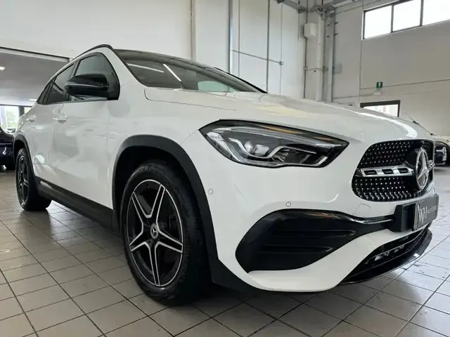 Mercedes-Benz GLA 200