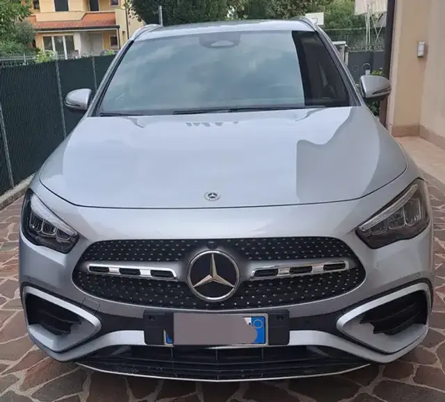 Mercedes-Benz GLA 200