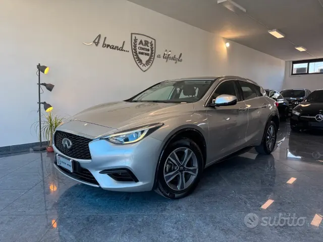 Infiniti Q30