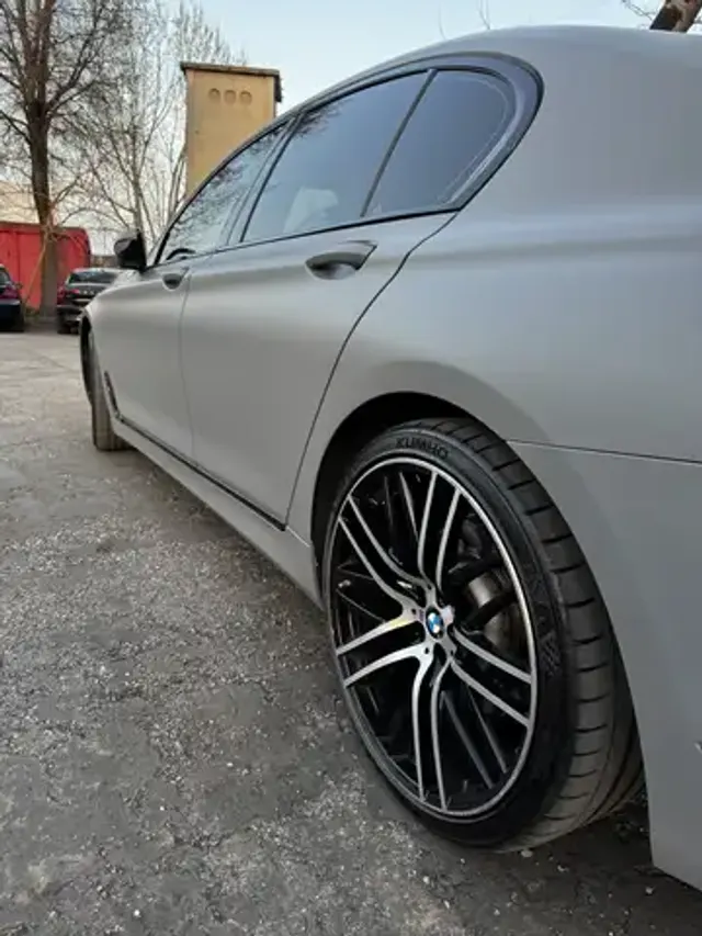 BMW 730