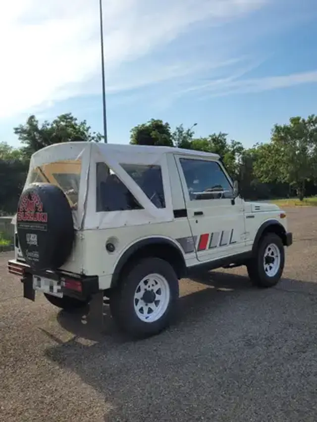 Suzuki SJ 410
