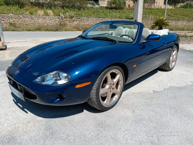 Jaguar XK8/XKR (X100)