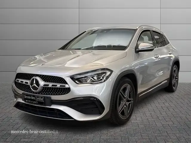 Mercedes-Benz GLA 200