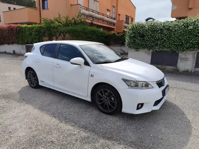 Lexus CT 200h