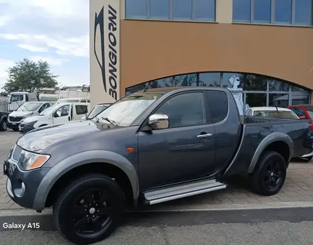 Mitsubishi L200