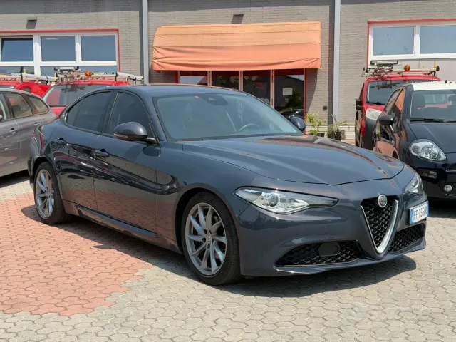 Alfa Romeo Giulia (2016)