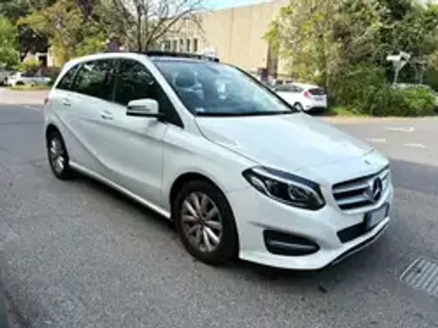 Mercedes-Benz B 180