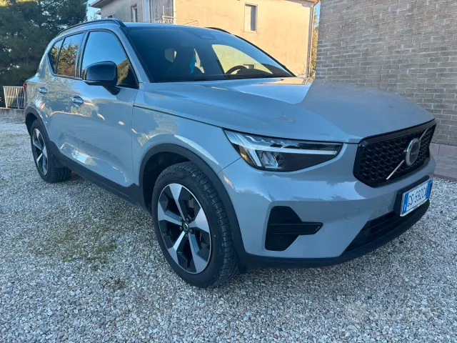Volvo XC40 (2017-->)