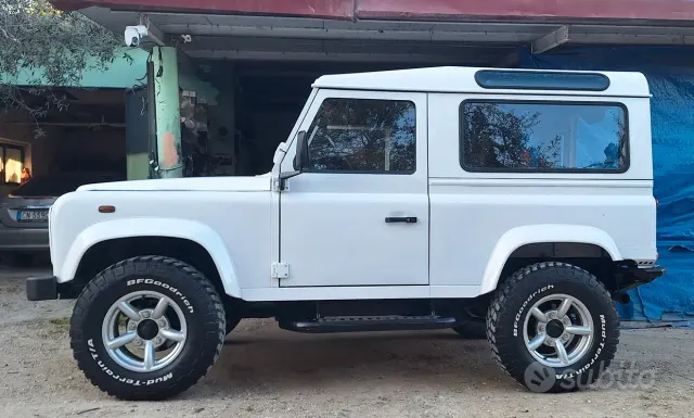 Land Rover Defender
