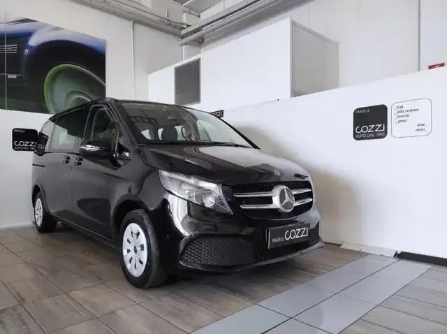 Mercedes-Benz V 220