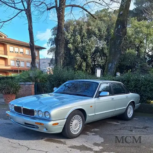 Jaguar XJ8