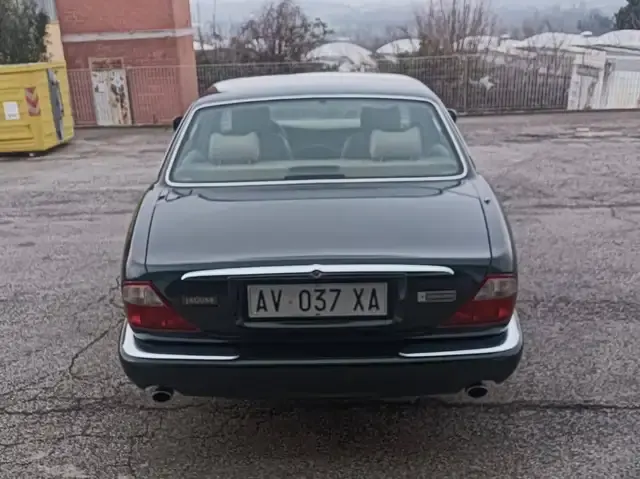 Jaguar XJ
