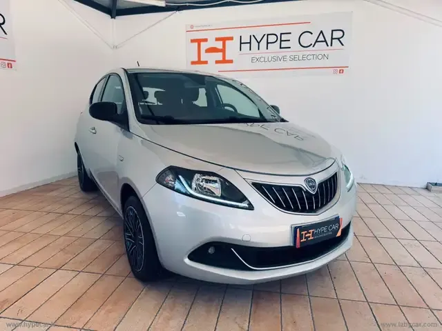 Lancia Ypsilon