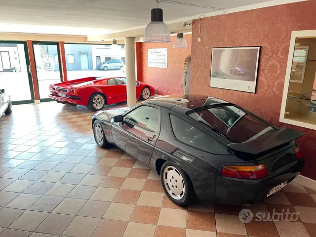 Porsche 928