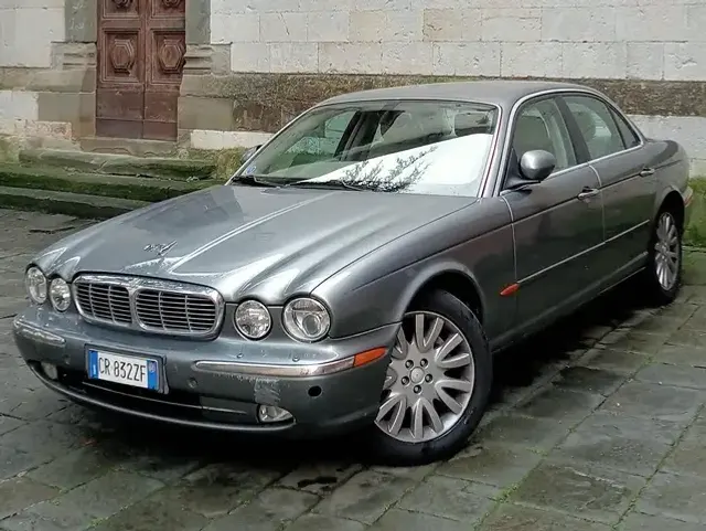 Jaguar XJ8