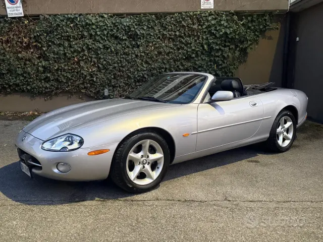 Jaguar XK8/XKR (X100)
