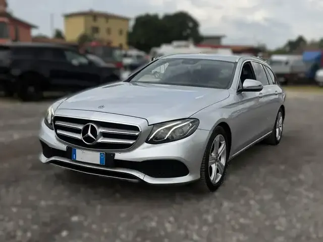 Mercedes-Benz E 220