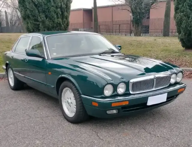 Jaguar XJ