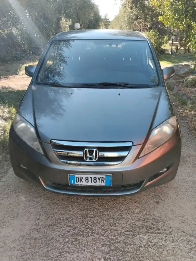 Honda FR-V