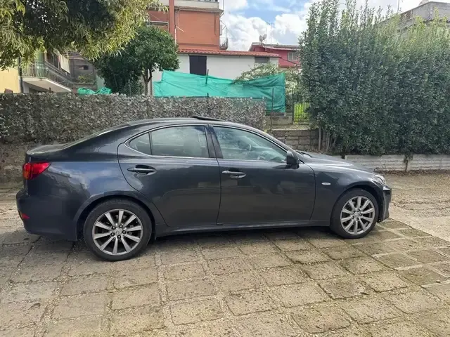 Lexus IS 220d