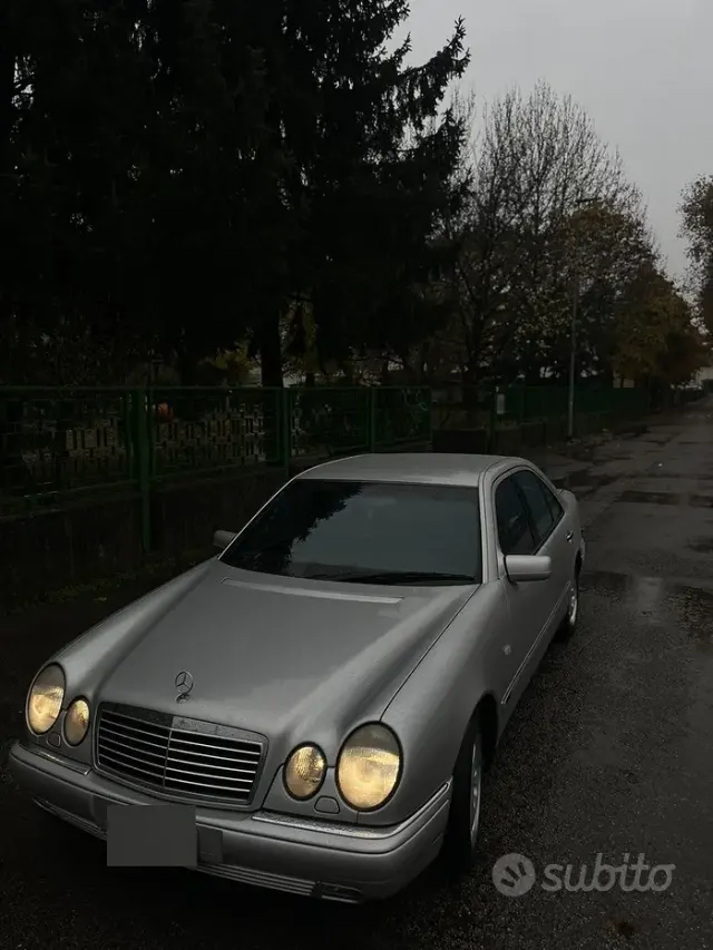 Mercedes-Benz Classe E (W/S210)