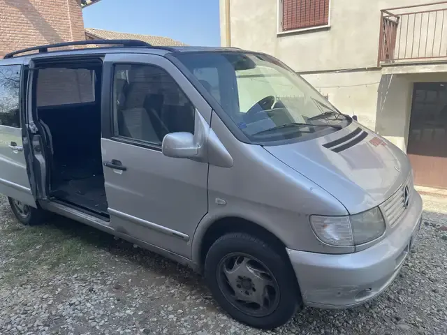 Mercedes-Benz V 220