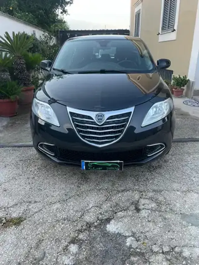 Lancia Ypsilon