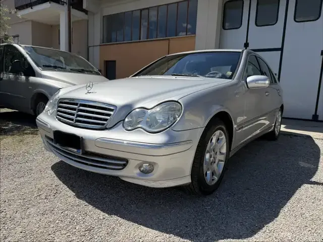 Mercedes-Benz C 220