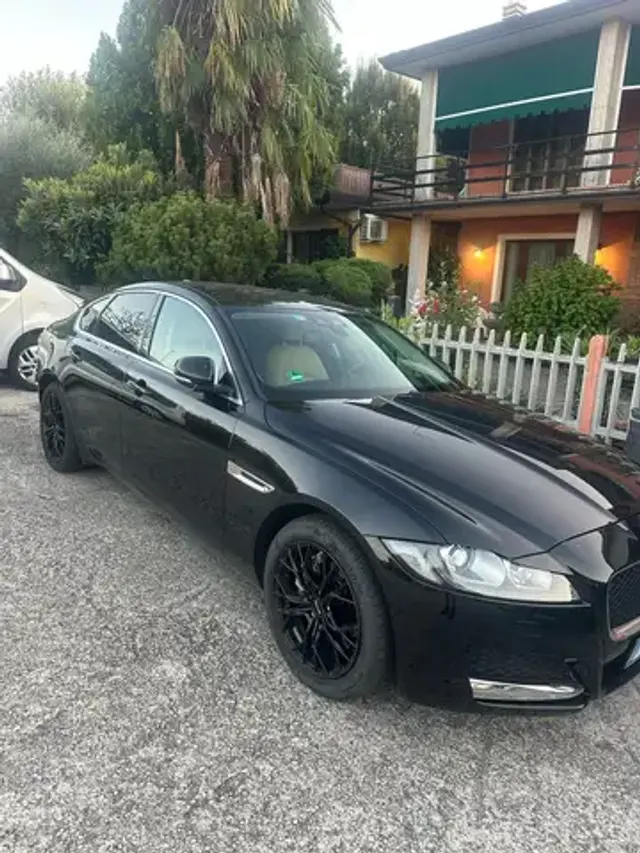 Jaguar XF