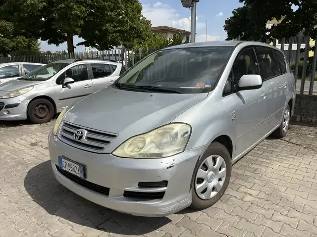 Toyota Avensis Verso