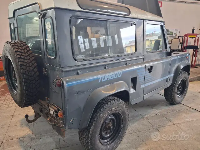 Land Rover Defender