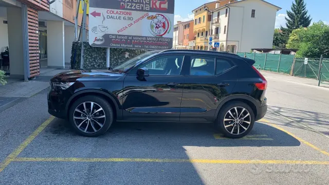 Volvo XC40 (2017-->)