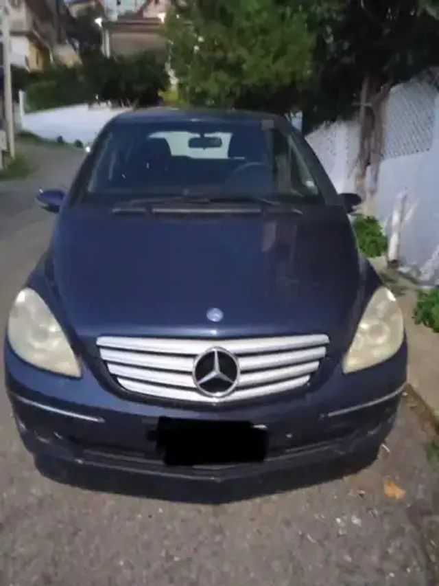 Mercedes-Benz B 180