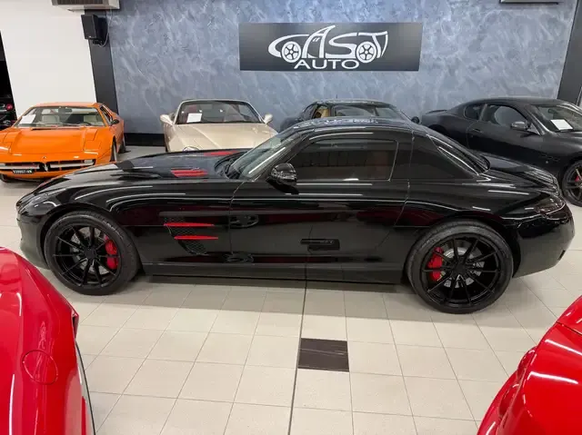 Mercedes-Benz SLS