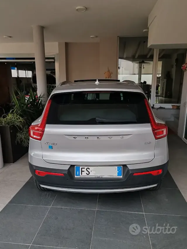 Volvo XC40 (2017-->)