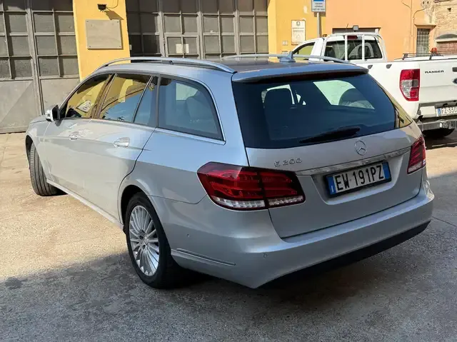Mercedes-Benz E 200