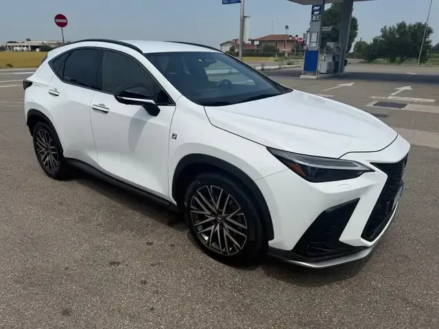 Lexus NX 450h+