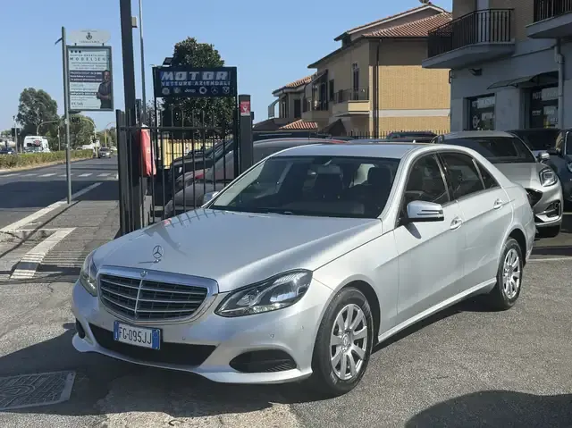 Mercedes-Benz E 200