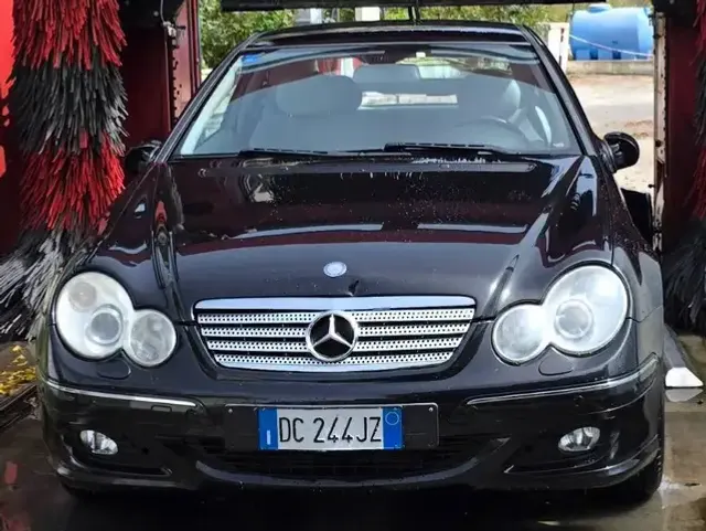 Mercedes-Benz 220