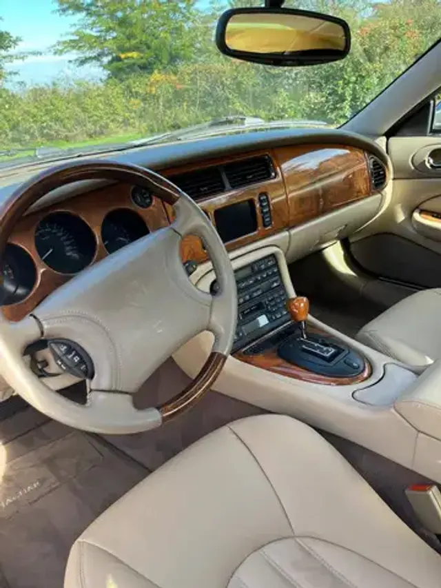 Jaguar XK8