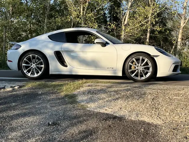 Porsche 718 Cayman