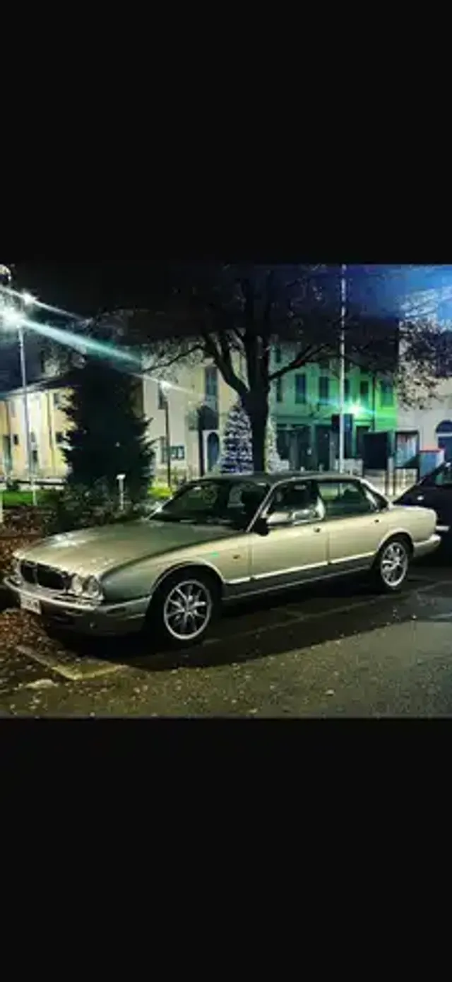 Jaguar XJ8