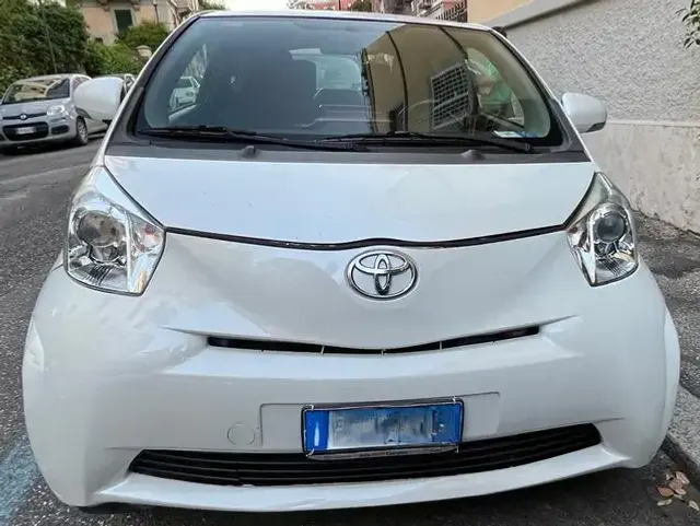 Toyota iQ