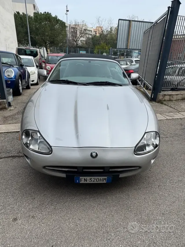 Jaguar XK8/XKR (X100)
