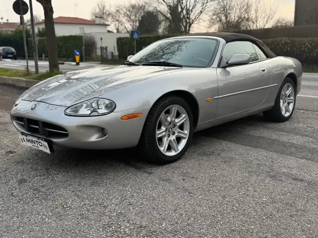 Jaguar XK8