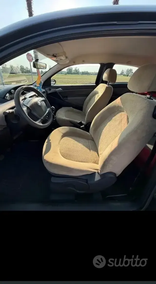 Lancia Ypsilon