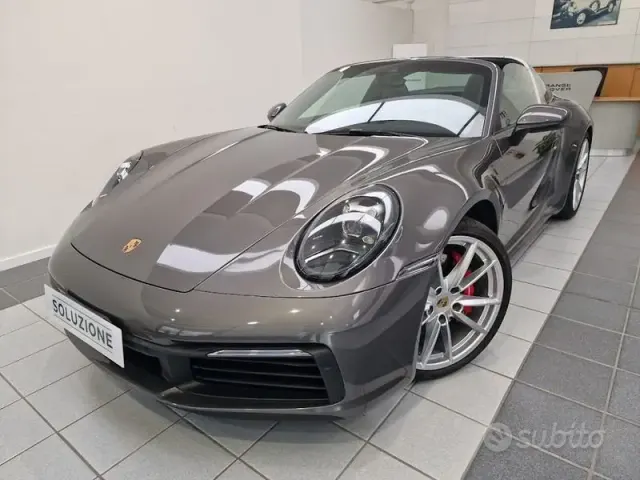 Porsche 911 (992)
