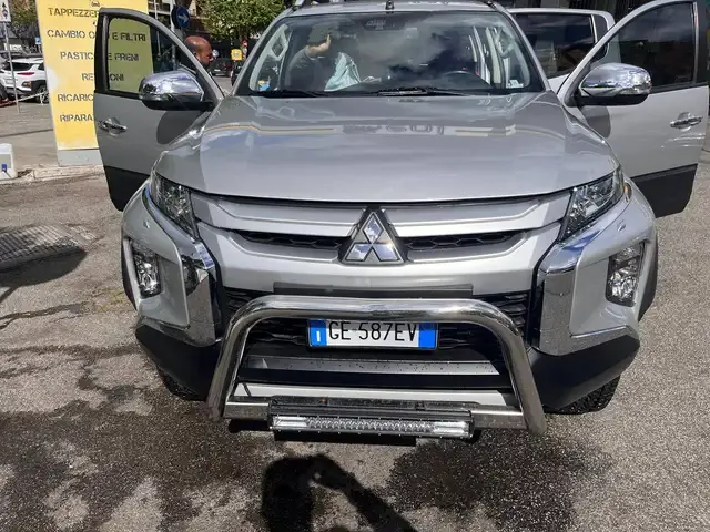 Mitsubishi L200
