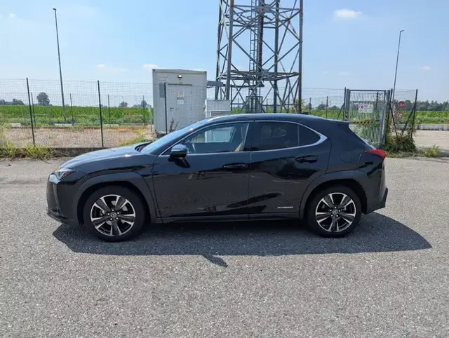 Lexus UX 250h