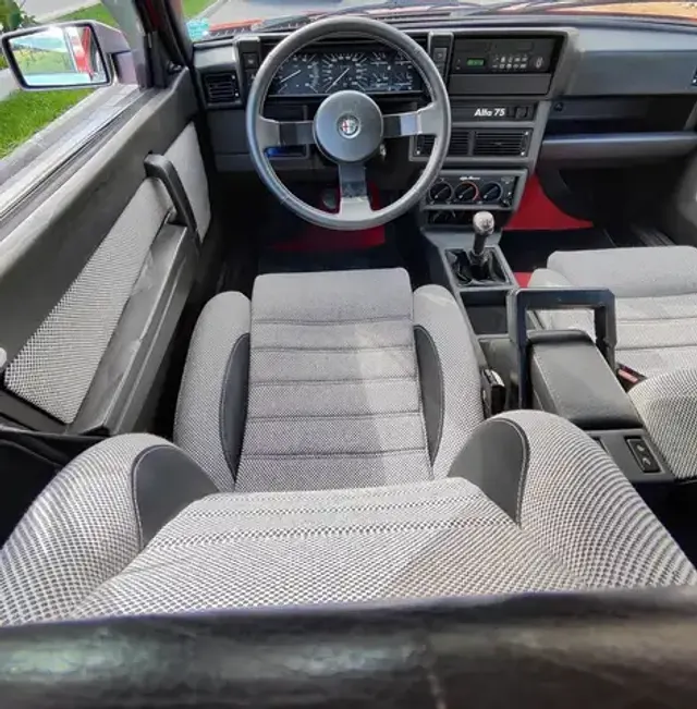 Alfa Romeo 75